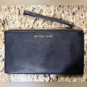 Michael Kors Jet Set Travel Large Top Zip Pebbled Leather Wristlet Pouch